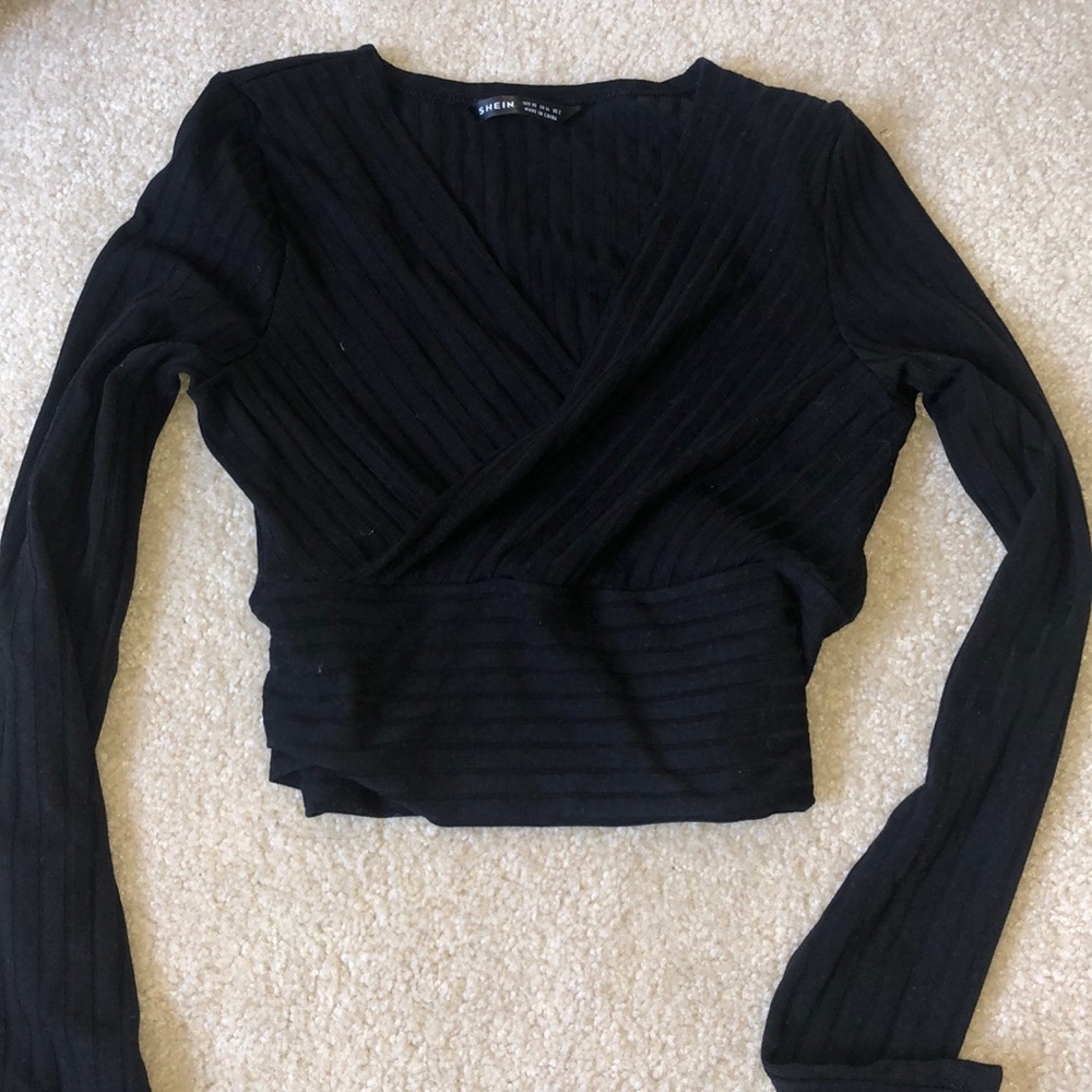 Really cute black longsleeve